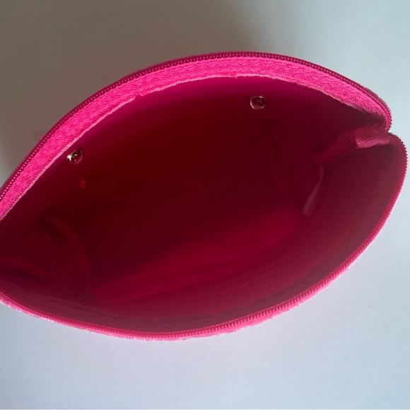 Velvet Makeup Bag 💖 - Picture 5 of 11